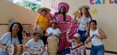 Celebramos una jornada de cuidado y mimos con las madres de la comuna 10 de Cali