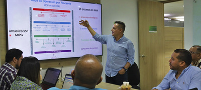 Con transparencia, la EDRU presenta los avances de gesti&oacute;n 2022 a la Contralor&iacute;a de Santiago de Cali.