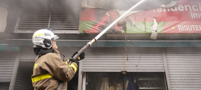 Autoridades y bomberos de Cali controlaron incendio en el Centro Comercial El Tesoro