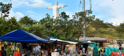 Very well, as&iacute; capacitan en el idioma ingl&eacute;s, los comerciantes de Cristo Rey