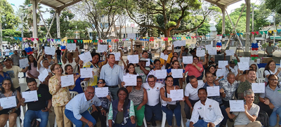 Entrega de capital semilla del &lsquo;Presupuesto Participativo&rsquo;, le cambia la perspectiva a 50 emprendedores de la comuna 10