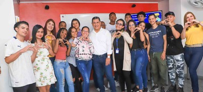 J&oacute;venes cale&ntilde;os avanzan hacia su meta de ser biling&uuml;es con el programa Todas y Todos a Estudiar Ingl&eacute;s