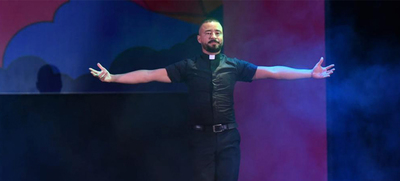 El sacerdote V&iacute;ctor Gaviria Molina quiere ser el patrono de los bailarines