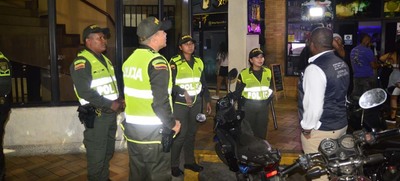 Un centenar de policiales desplegaron acciones de seguridad en el coraz&oacute;n de Cali