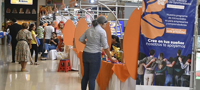 Variedad de productos y emprendedores felices caracterizaron la Feria del Fondo Solidario y de Oportunidades