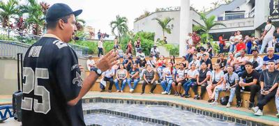 Los custodios del Alumbrado Navide&ntilde;o en el Bulevar del R&iacute;o