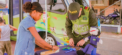 Con el plan &lsquo;Territorios Seguros&rsquo;, Alcald&iacute;a de Santiago de Cali y Polic&iacute;a  Metropolitana buscan prevenir delitos en la comuna 18