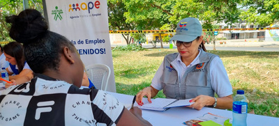 Vecinos de la comuna 21 disfrutaron de los servicios gratuitos del  Int&eacute;grate M&oacute;vil
