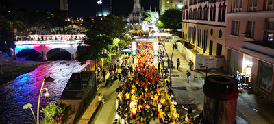El centro hist&oacute;rico de la ciudad recibi&oacute; con sus mejores galas a 2000 deportistas en la carrera 4.2K