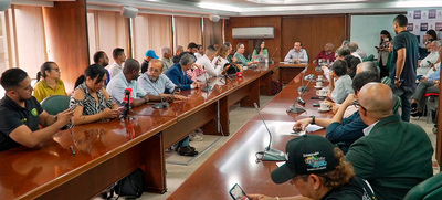 En conversatorio alcalde Alejandro Eder y periodistas hablaron de la COP16 y construcci&oacute;n de ciudad