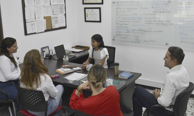 Los ni&ntilde;os y las ni&ntilde;as hacen su primer acercamiento para conocer las funciones de los directivos en la Alcald&iacute;a de Cali
