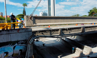 Se ejecutaron maniobras de ingenier&iacute;a civil en el puente contiguo al Club Colombia durante este fin de semana