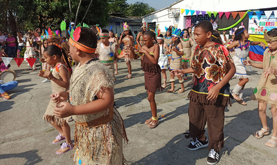 &iexcl;Un viaje por Colombia en la Instituci&oacute;n Educativa Oficial Villa del Sur! Estudiantes deslumbran con el Festival de la Diversidad Cultural