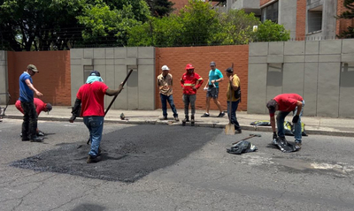 130 huecos de la Avenida Pasoancho fueron tapados por la Alcald&iacute;a de Cali en menos de tres d&iacute;as