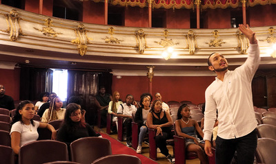 Descubre c&oacute;mo programar tu visita guiada al Teatro Municipal Enrique Buenaventura