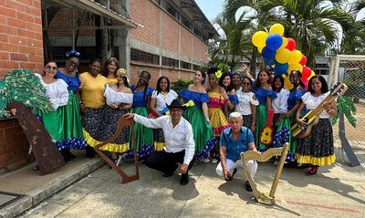 La Instituci&oacute;n Educativa Oficial Donald Rodrigo Tafur pinta de colores la diversidad colombiana
