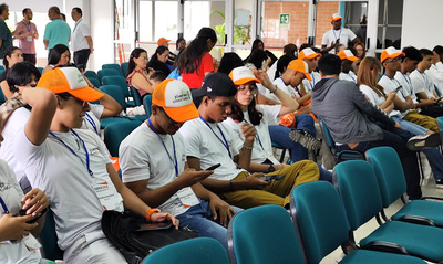 120 j&oacute;venes cale&ntilde;os de zonas vulnerables se graduaron en tecnolog&iacute;a e informaci&oacute;n, gracias a una alianza entre Alcald&iacute;a y Fundaci&oacute;n ROF&Eacute;
