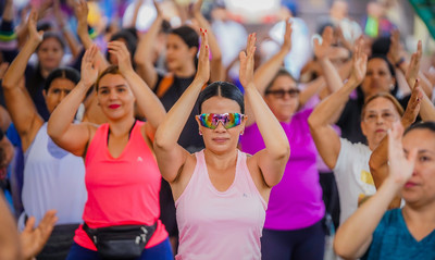 Yoga sin fronteras: Cali celebra el D&iacute;a de la Actividad F&iacute;sica en los bulevares