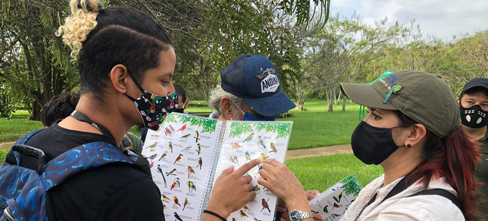 Personas con discapacidad auditiva disfrutaron jornada de avistamiento de aves