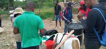 Dagma contin&uacute;a entregando insumos en huertas urbanas de Cali