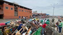 Comerciantes de El Calvario liberaron de residuos el separador de la carrera 10
