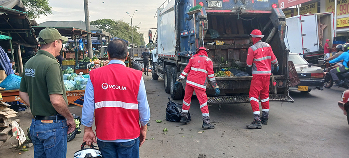 Vendedores de galer&iacute;a Santa Elena comprometidos con el manejo responsable de residuos