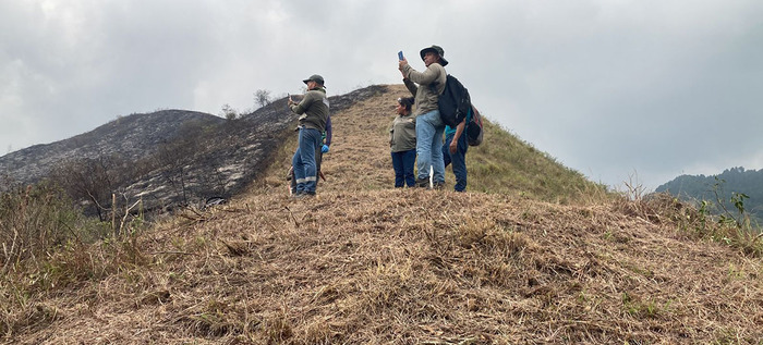 Labor tit&aacute;nica de guardabosques del Dagma, comunidad y bomberos para contrarrestar incendios forestales
