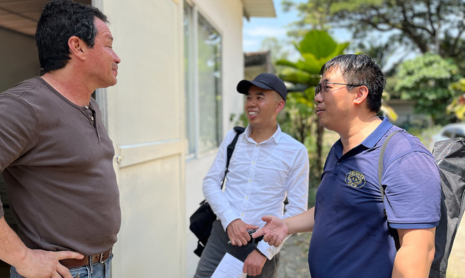 Rumbo a la COP16: periodistas chinos registran trabajos del Dagma con animales silvestres
