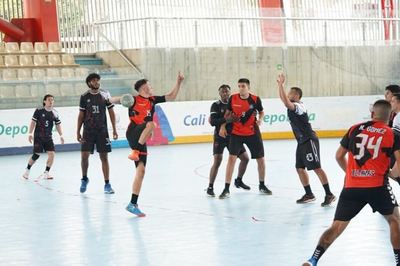 El balonmano se tom&oacute; el Coliseo Miguel Calero 4