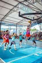 Adri&aacute;n, el espigado hijo de &Oacute;scar C&oacute;rdoba que no hered&oacute; el arco pero brilla en el baloncesto