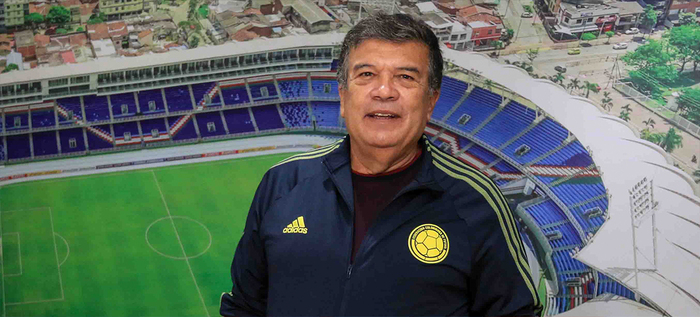 T&eacute;cnico de la Selecci&oacute;n Colombia Femenina invit&oacute; a la exhibici&oacute;n del trofeo de la Copa Mundo