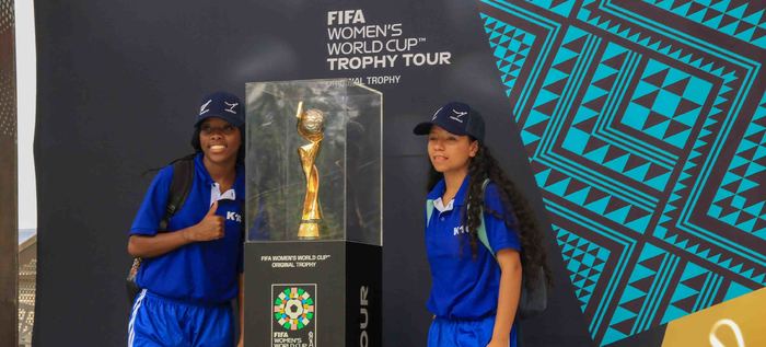Imperdible la foto con el trofeo de la Copa Mundial Femenina en Cali