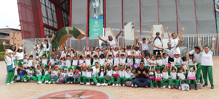 Ni&ntilde;os del Liceo Mentes Creativas en Acci&oacute;n disfrutaron en la Plazoleta Ol&iacute;mpica