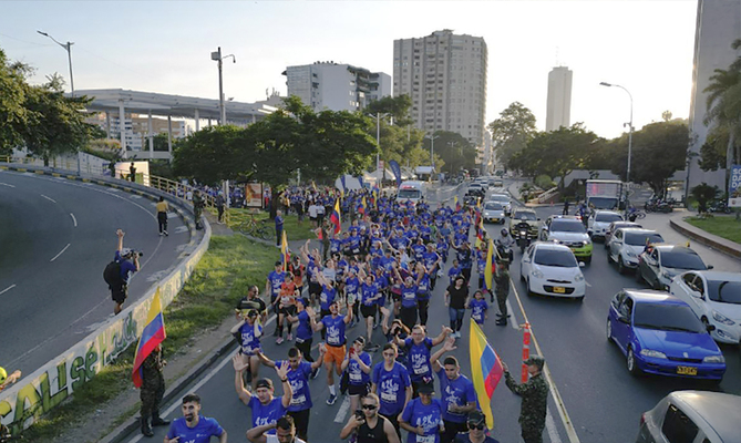 La Carrera 4.2K H&iacute;brida puso a madrugar a los cale&ntilde;os con la  bella panor&aacute;mica de las Tres Cruces