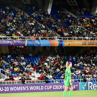 Visitantes siguen encantados con la alegr&iacute;a de los cale&ntilde;os en el Mundial Femenino Sub-20