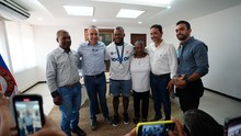 El medallista ol&iacute;mpico Yeison L&oacute;pez hizo realidad otro sue&ntilde;o: alcalde Alejandro Eder le entreg&oacute; un apartamento en Valle del Lili