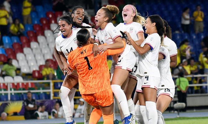 Estados Unidos sorprendi&oacute; a Alemania en la adici&oacute;n y con cobros desde el punto penal (3-1) lo elimin&oacute; del Mundial Femenino Sub-20