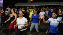 Alcalde Alejandro Eder pedale&oacute; con los cale&ntilde;os en el regreso de la Ciclovida  nocturna 