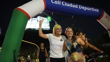 Alcalde Alejandro Eder pedale&oacute; con los cale&ntilde;os en el regreso de la Ciclovida  nocturna 