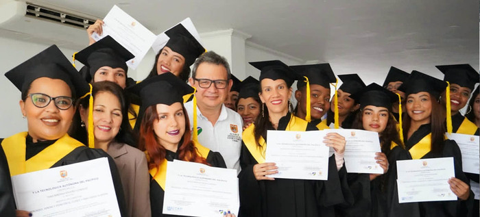 Se graduaron 1350 estudiantes de los programas de formaci&oacute;n para el empleo