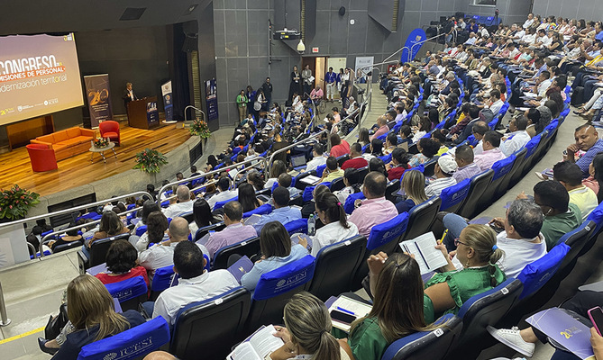 Masiva asistencia en el Congreso de Comisiones de Personal, meritocracia y modernizaci&oacute;n del Estado