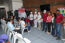 Contralores escolares con las manos en la masa