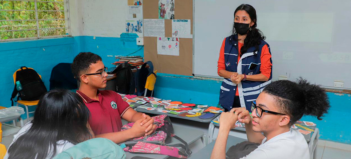 Talleres de sensibilizaci&oacute;n y motivaci&oacute;n para los estudiantes de las IEO sobre el PAE.