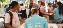 Cientos de j&oacute;venes cumplieron con la cita a la primera jornada de inscripci&oacute;n de Todas y Todos a Estudiar Ingl&eacute;s