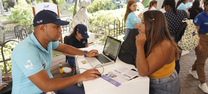 M&aacute;s de 1600 j&oacute;venes se postularon en la primera jornada de Todas y Todos a Estudiar Ingl&eacute;s