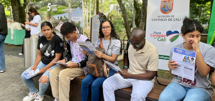 Muchos sue&ntilde;os est&aacute;n presentes en las filas para inscripciones a Todos y Todas a Estudiar Ingl&eacute;s