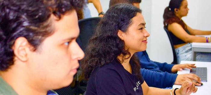 El cine y la comunicaci&oacute;n orientan el camino de Laura
