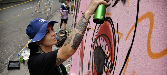 Sara, la representaci&oacute;n femenina del arte urbano en el Festival Graficalia Colores de Vida
