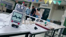 Todas y Todos a estudiar Ingl&eacute;s: La transformaci&oacute;n de 10 ambientes de aprendizaje enfocados al biling&uuml;ismo