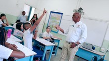 Todas y Todos a estudiar Ingl&eacute;s: La transformaci&oacute;n de 10 ambientes de aprendizaje enfocados al biling&uuml;ismo